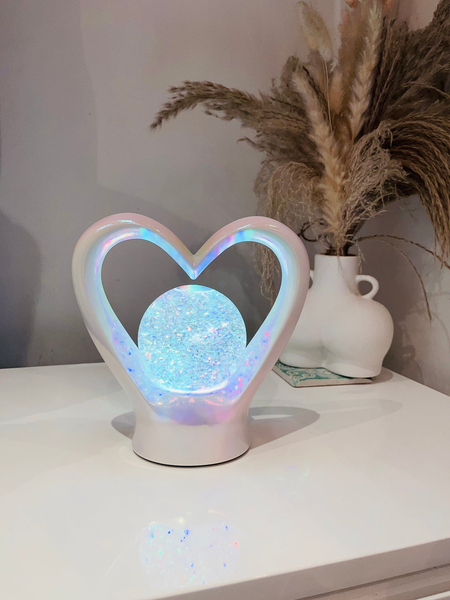 Pearlescent Metallic Heart Glitter Lamp